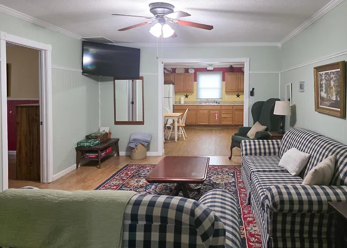 Steps To Temple! 2-unit Family Combo Apartment *